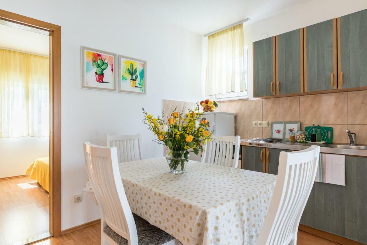 Apartments Rogulj Трогир Экстерьер фото