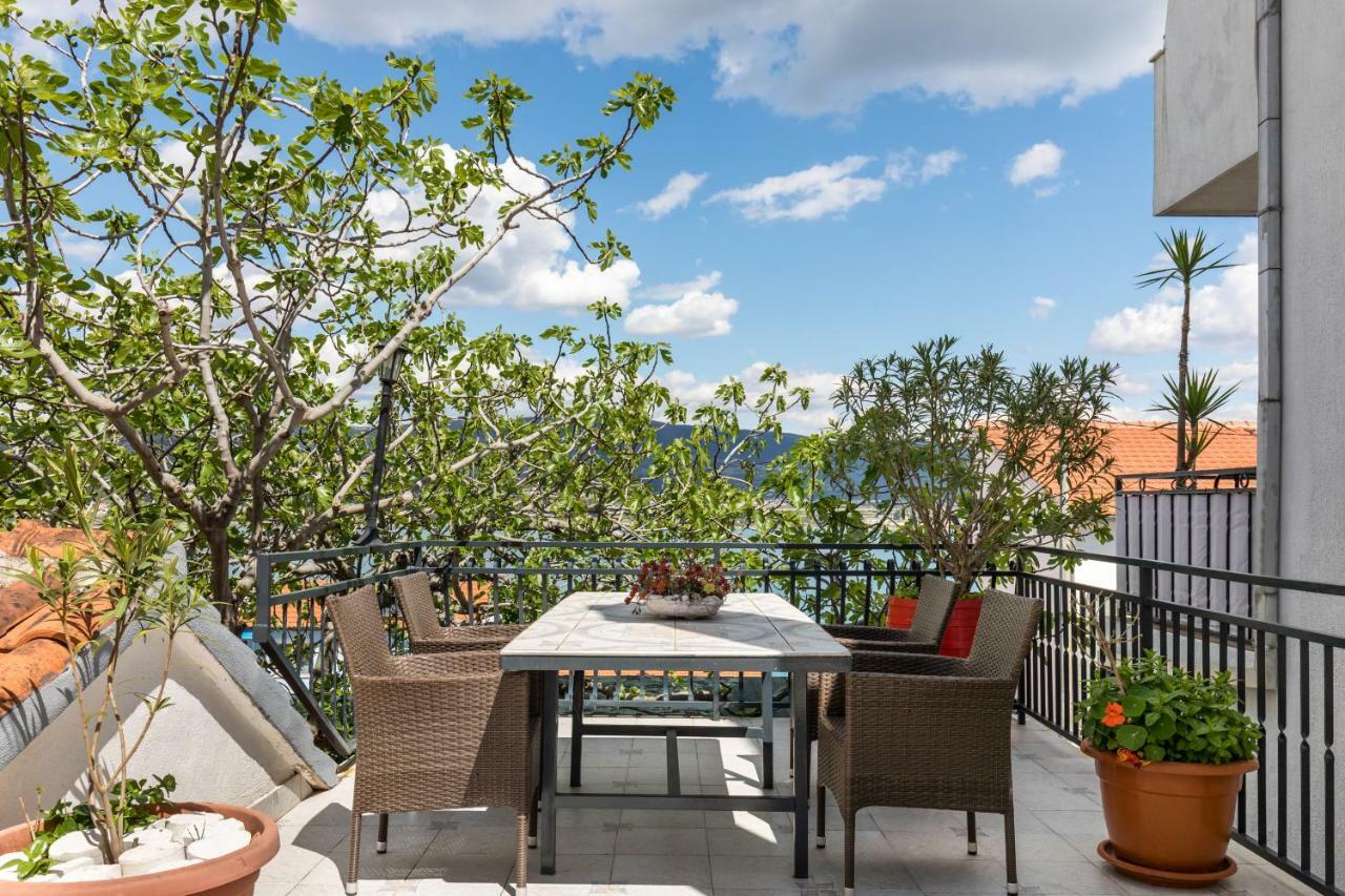Apartments Rogulj Трогир Экстерьер фото